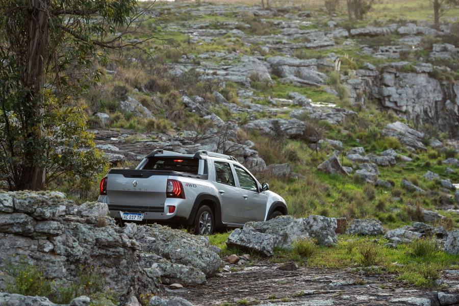  Renault Duster Oroch Dynamique 2.0 4x4 2018 года  (фото 24 из 40)